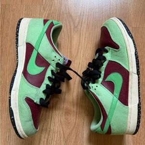 Vintage Y2K 2007 Nike Women’s Dunk Low Mint/Burgundy Skater Sneakers Sz 10